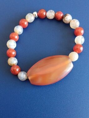 Beaded Carnelian and Agate Stretch Bracelet - Red and Cream